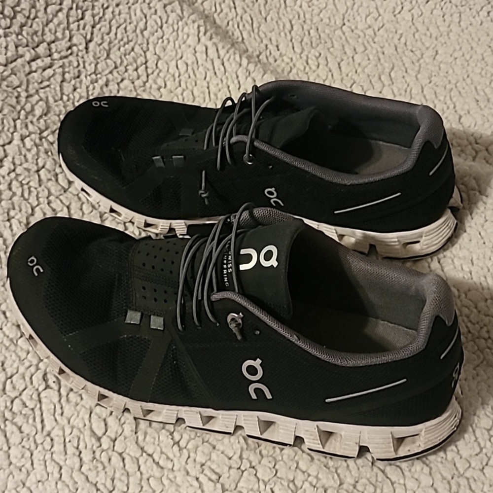 On Cloud Women's Running Shoes Size 9.5